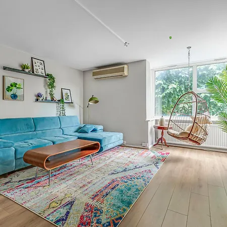 Riverside Retreat In Putney